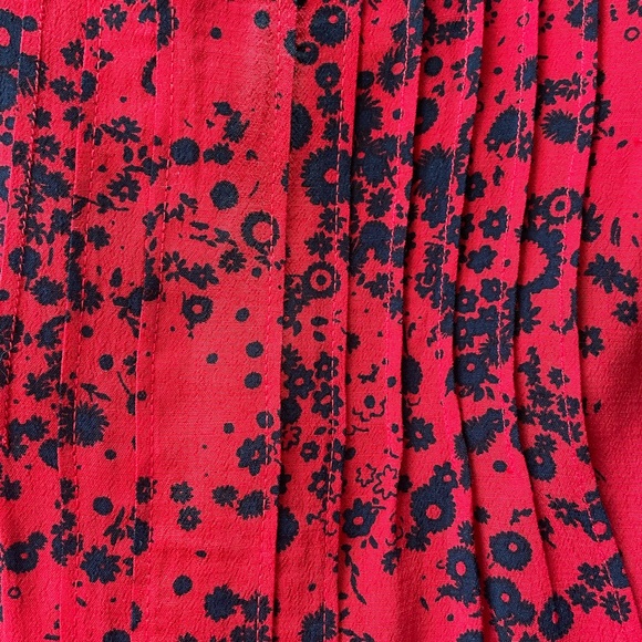 GAP Women’s Red and Black Floral top size Small - Picture 3 of 5